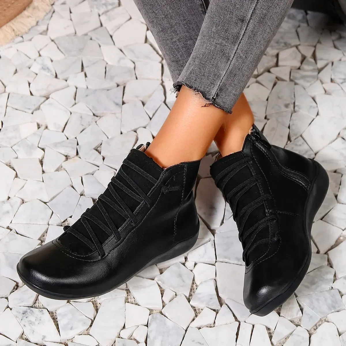 Black / 10/11